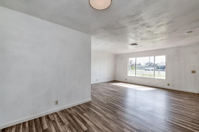 3448 W Peralta Way, Fresno, CA 93722