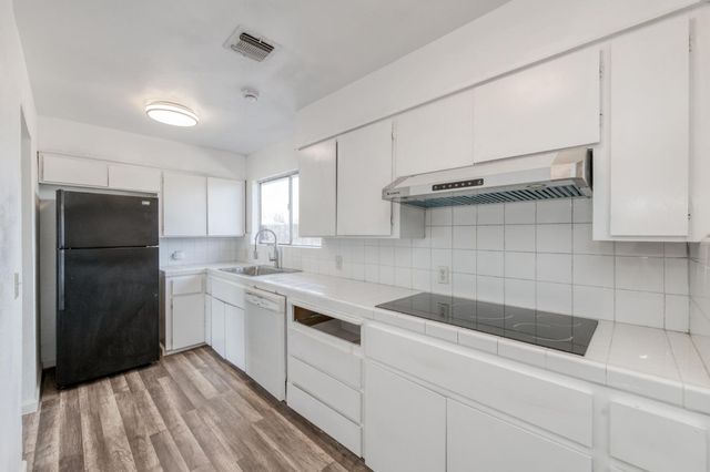 3448 W Peralta Way, Fresno, CA 93722