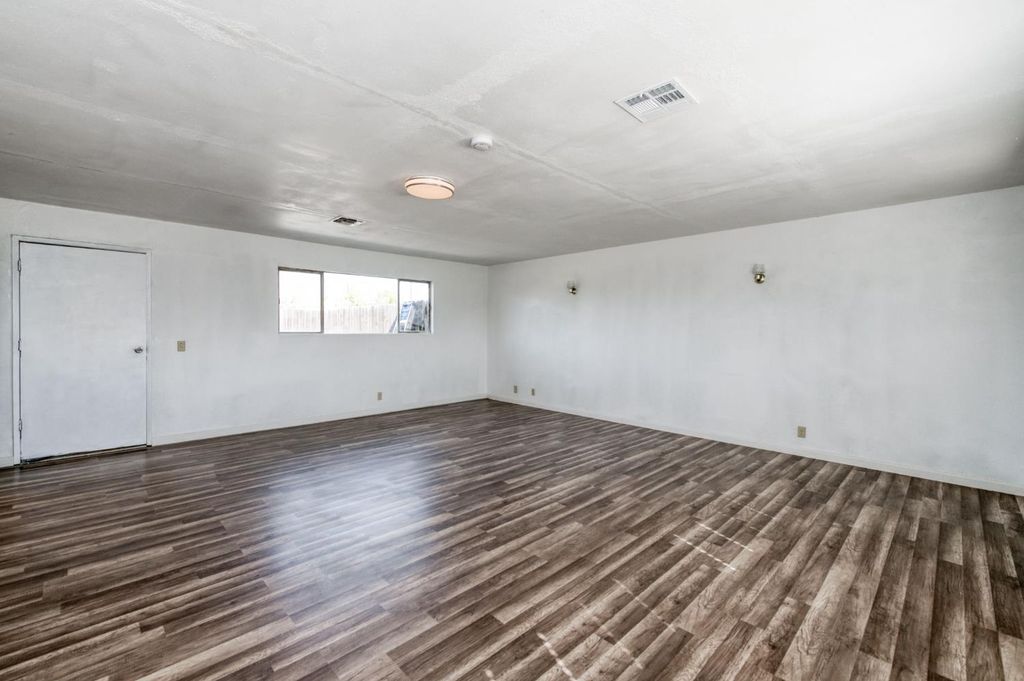 Image 10 of property listing at 3448 W Peralta Way, Fresno, CA 93722