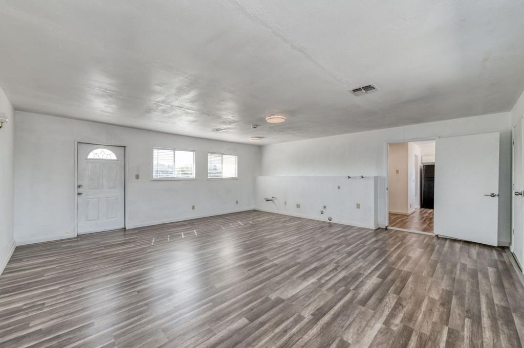 Image 11 of property listing at 3448 W Peralta Way, Fresno, CA 93722