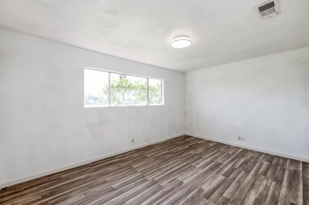 Image 13 of property listing at 3448 W Peralta Way, Fresno, CA 93722