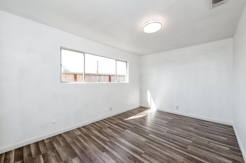 Image 15 of property listing at 3448 W Peralta Way, Fresno, CA 93722