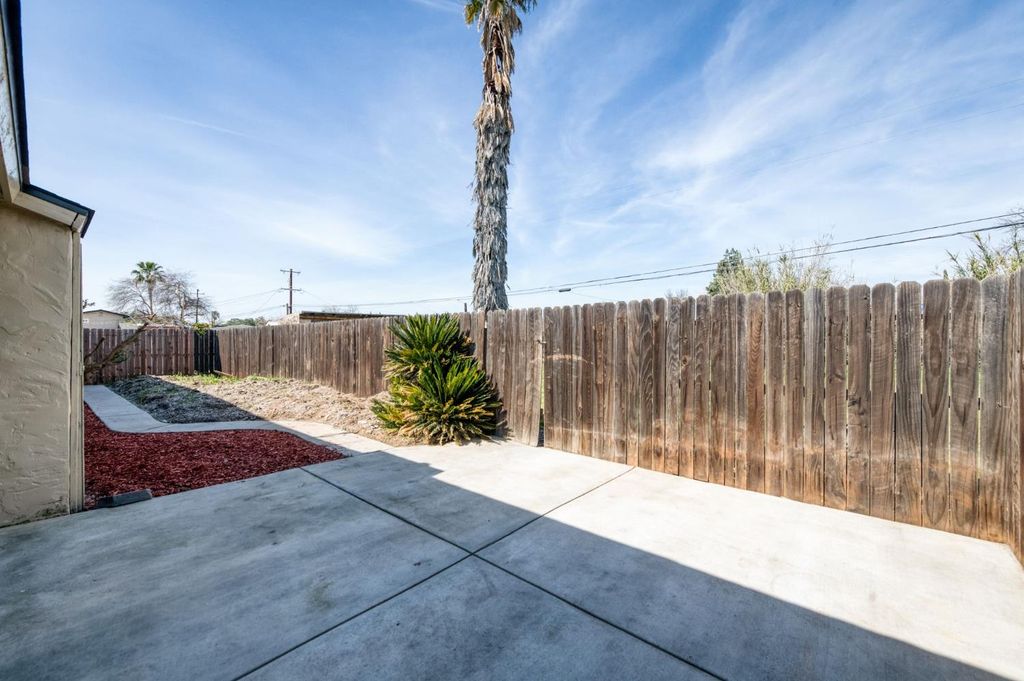 Image 20 of property listing at 3448 W Peralta Way, Fresno, CA 93722