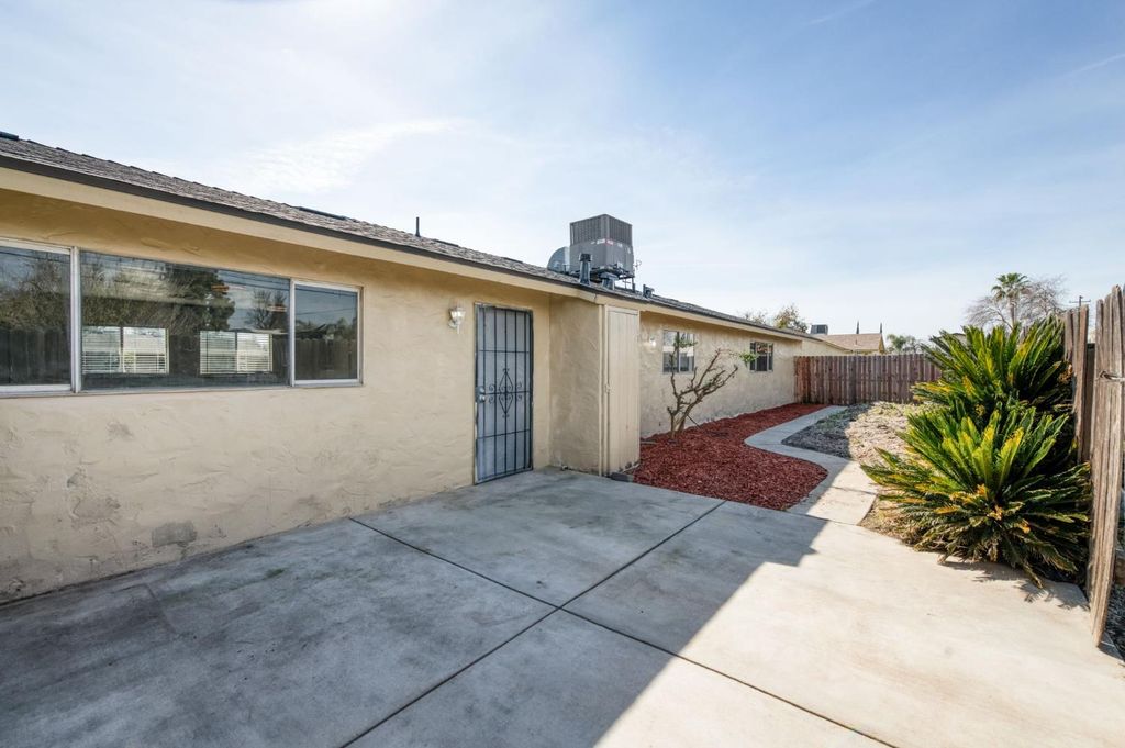 Image 21 of property listing at 3448 W Peralta Way, Fresno, CA 93722