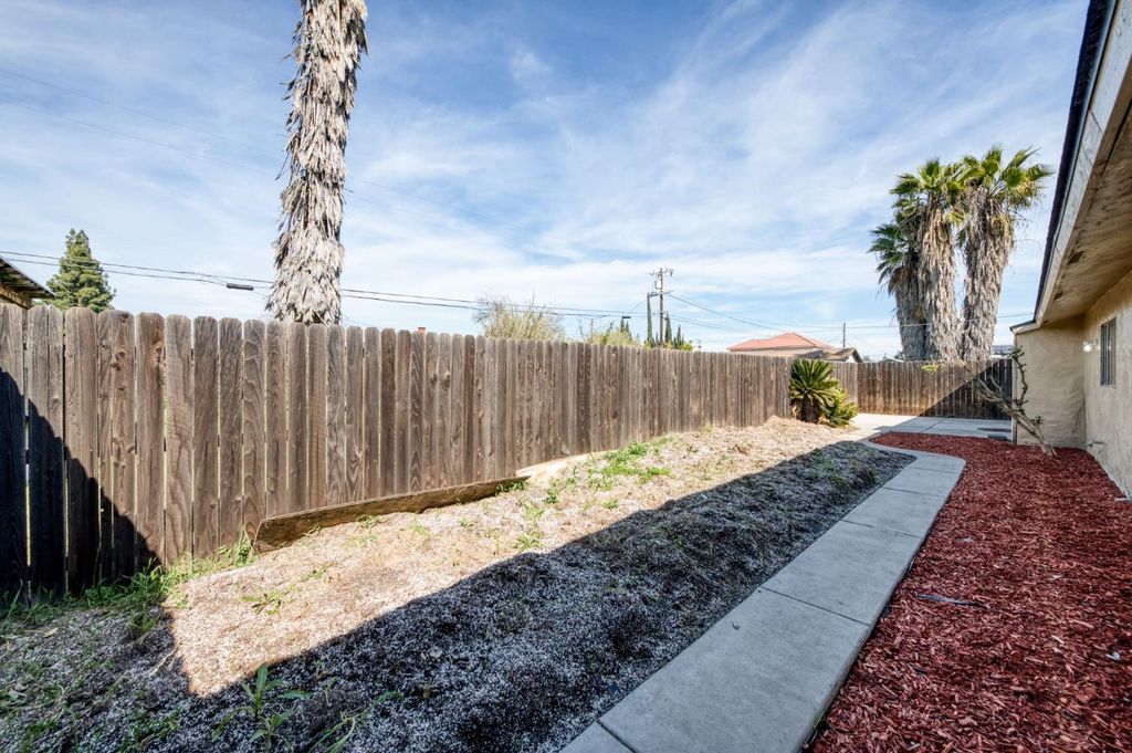 Image 22 of property listing at 3448 W Peralta Way, Fresno, CA 93722