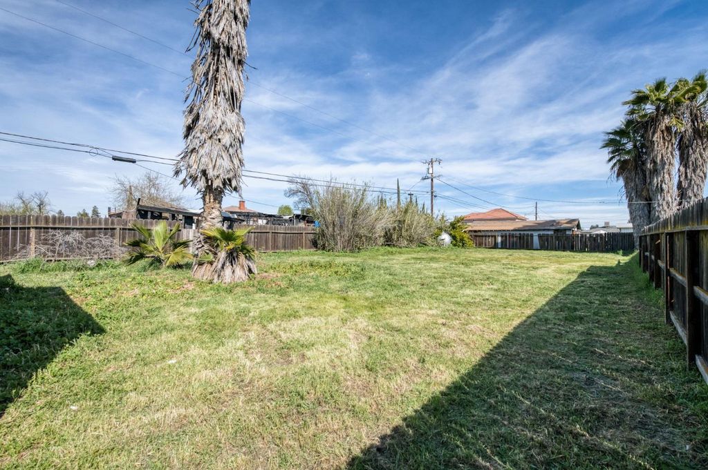 Image 25 of property listing at 3448 W Peralta Way, Fresno, CA 93722