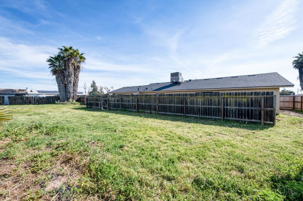 Image 26 of property listing at 3448 W Peralta Way, Fresno, CA 93722