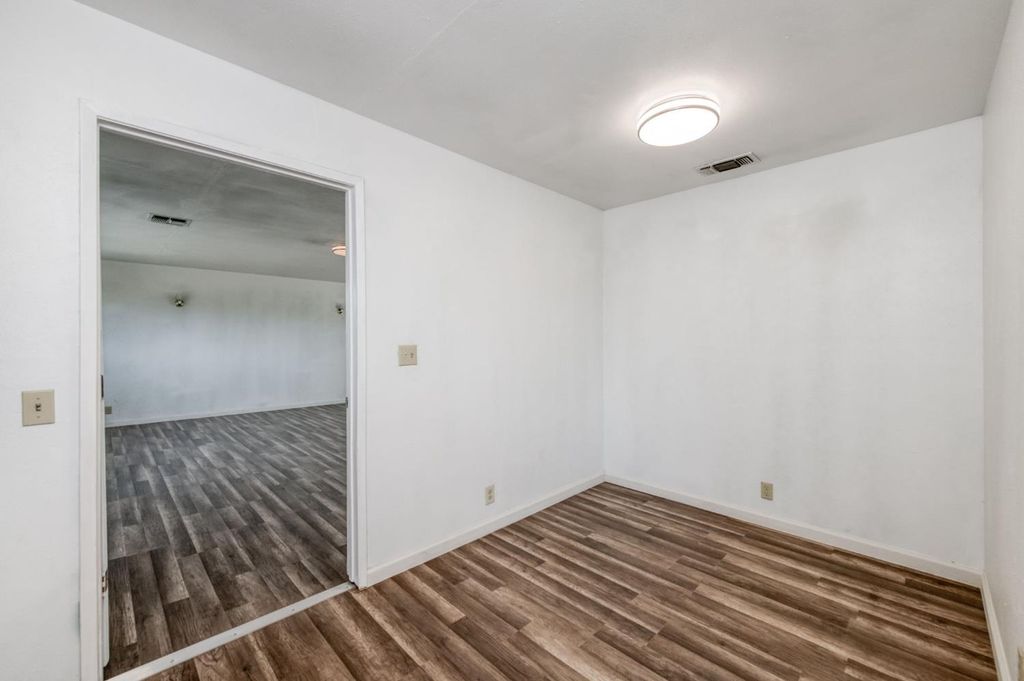 Image 6 of property listing at 3448 W Peralta Way, Fresno, CA 93722