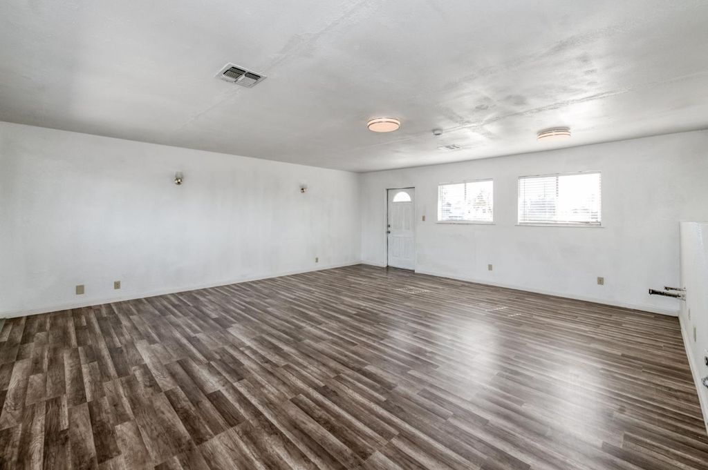 Image 9 of property listing at 3448 W Peralta Way, Fresno, CA 93722