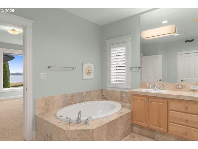 5421 Se SCENIC Ln 200, Vancouver, WA 98661