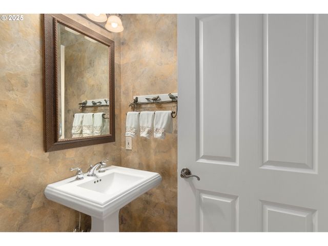 5421 Se SCENIC Ln 200, Vancouver, WA 98661