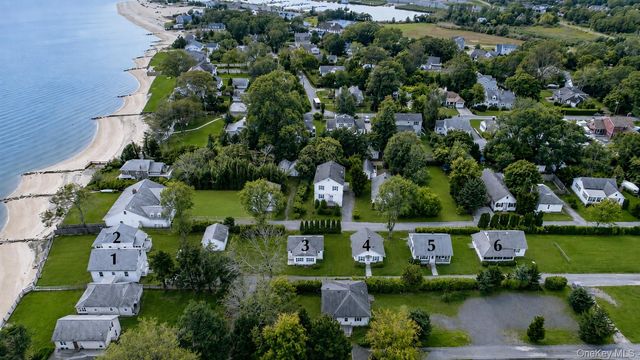 18 Smith Lane, Jamesport, NY 11947
