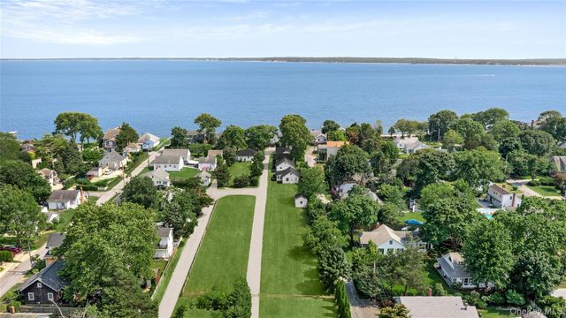 18 Smith Lane, Jamesport, NY 11947