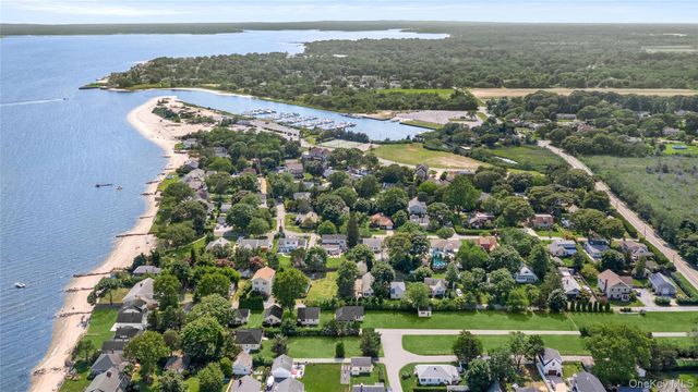 18 Smith Lane, Jamesport, NY 11947