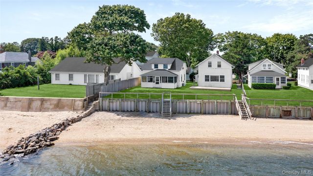 18 Smith Lane, Jamesport, NY 11947