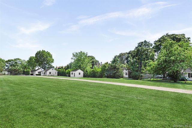 18 Smith Lane, Jamesport, NY 11947