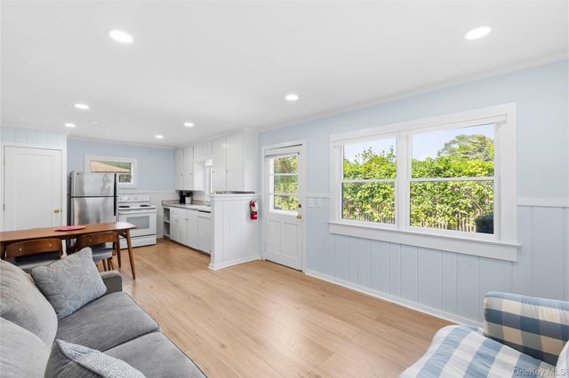 18 Smith Lane, Jamesport, NY 11947