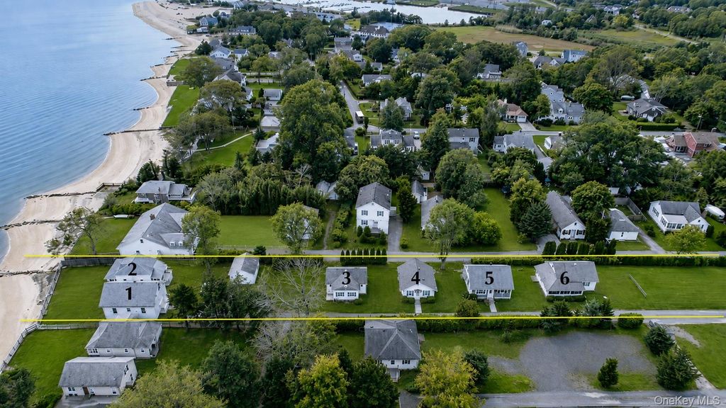 18 Smith Lane, Jamesport, NY 11947