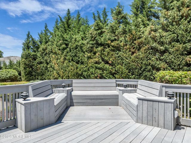 19 Dartmoor Drive, Manalapan, NJ 07726