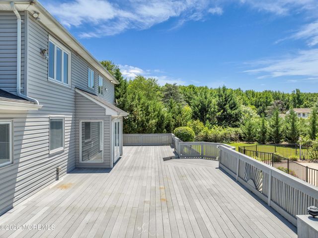 19 Dartmoor Drive, Manalapan, NJ 07726