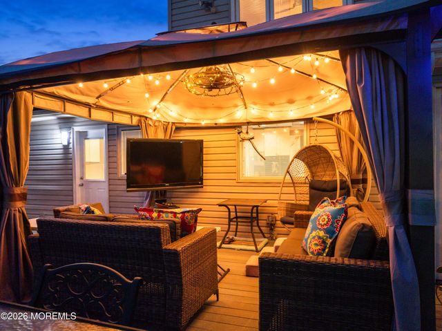 19 Dartmoor Drive, Manalapan, NJ 07726