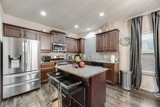 4004 Red Rock Drive, Heartland, TX 75126