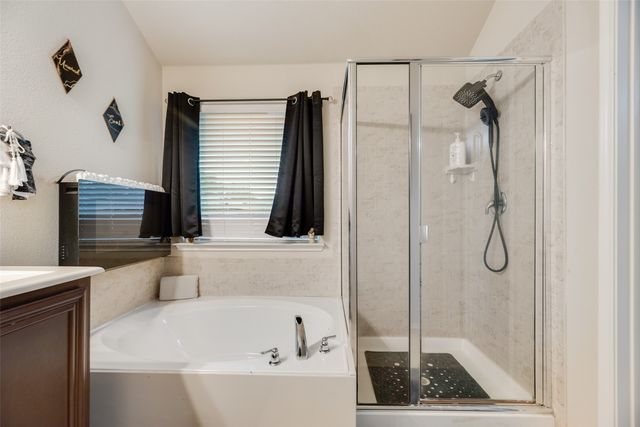 4004 Red Rock Drive, Heartland, TX 75126