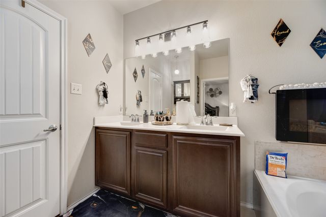 4004 Red Rock Drive, Heartland, TX 75126