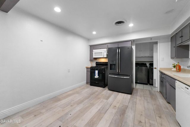 44410 Loneoak Avenue, Lancaster, CA 93534