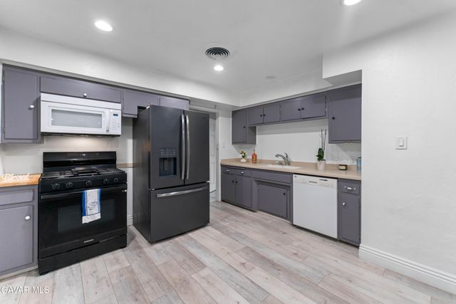 44410 Loneoak Avenue, Lancaster, CA 93534