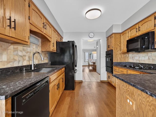 1229 Hanover Street, Woodridge, IL 60517