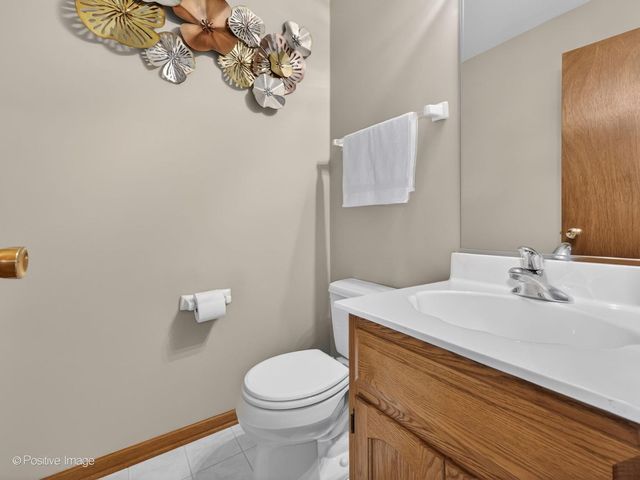1229 Hanover Street, Woodridge, IL 60517