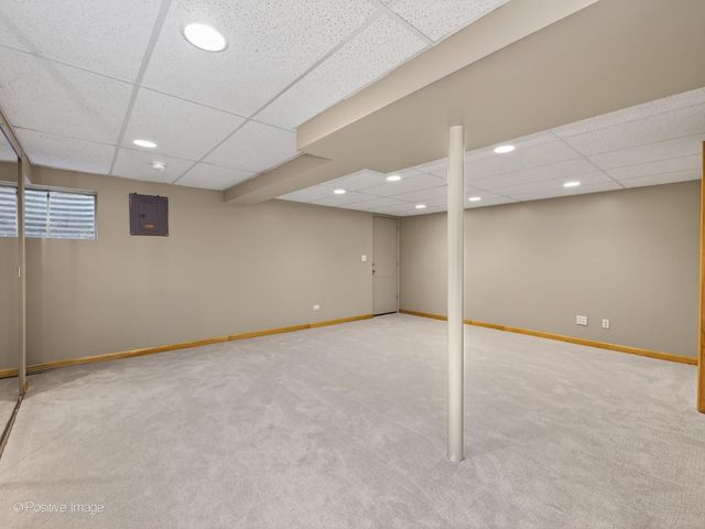 1229 Hanover Street, Woodridge, IL 60517