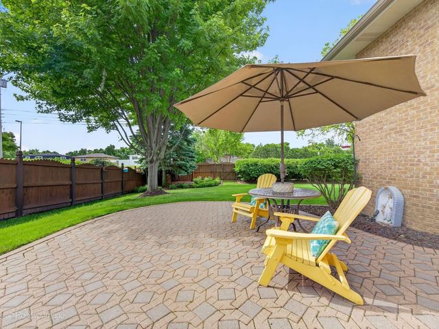 1229 Hanover Street, Woodridge, IL 60517