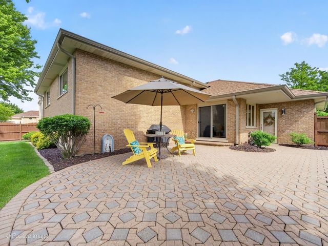 1229 Hanover Street, Woodridge, IL 60517