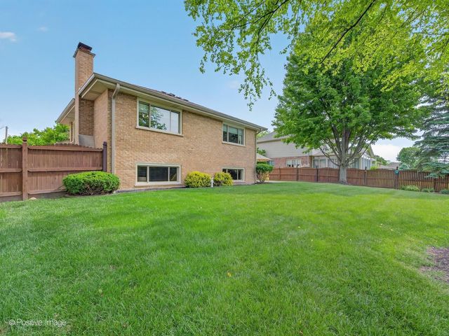 1229 Hanover Street, Woodridge, IL 60517