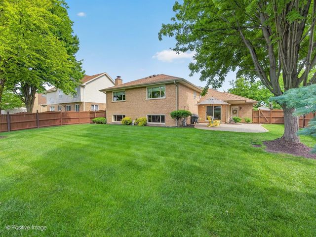 1229 Hanover Street, Woodridge, IL 60517