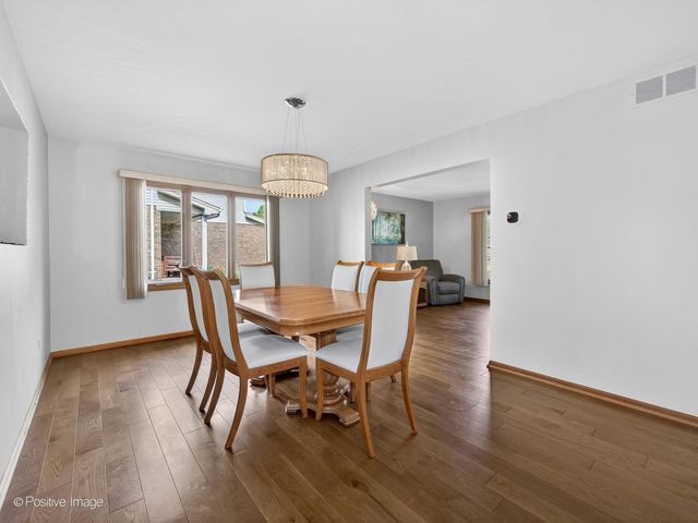 1229 Hanover Street, Woodridge, IL 60517
