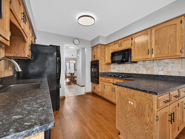 1229 Hanover Street, Woodridge, IL 60517