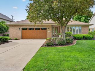 1229 Hanover Street, Woodridge, IL 60517