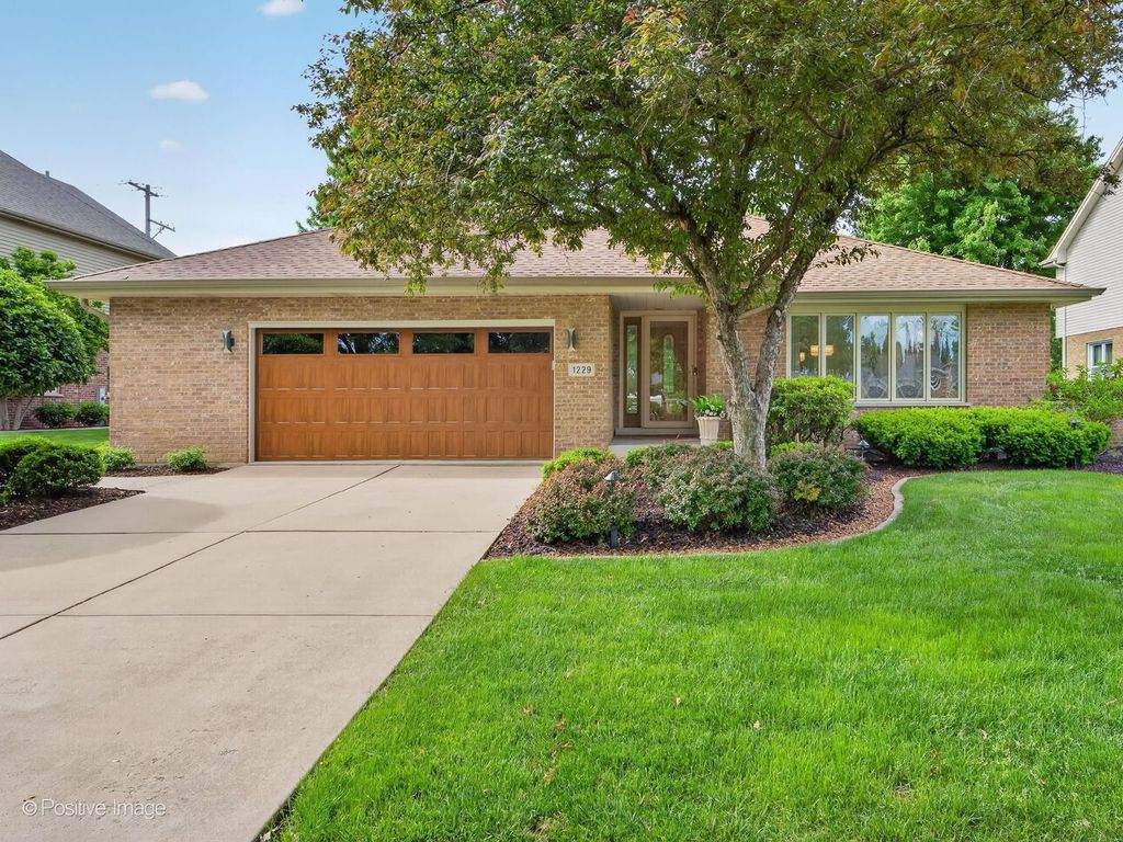 1229 Hanover Street, Woodridge, IL 60517