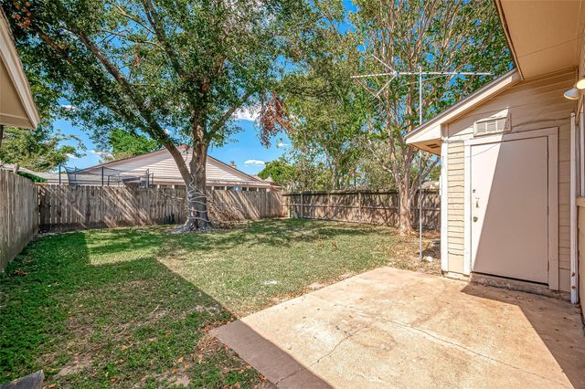 7111 Village Lake Drive, Cypress, TX 77433