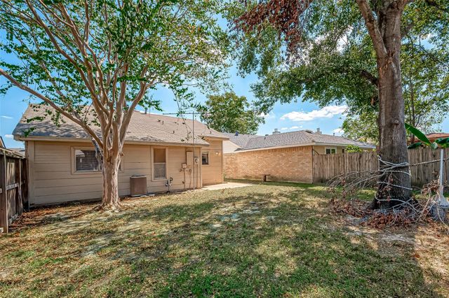 7111 Village Lake Drive, Cypress, TX 77433