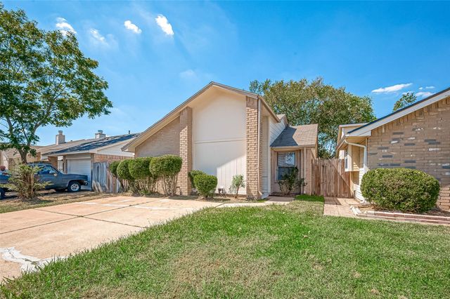 7111 Village Lake Drive, Cypress, TX 77433