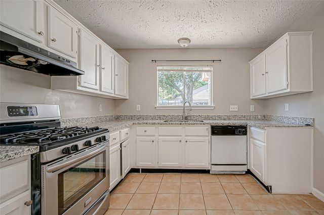 7111 Village Lake Drive, Cypress, TX 77433