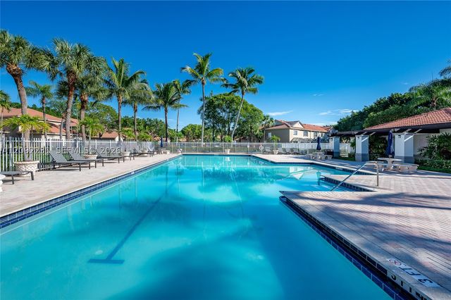 890 San Remo Dr, Weston, FL 33326