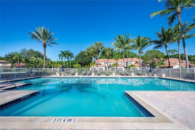 890 San Remo Dr, Weston, FL 33326