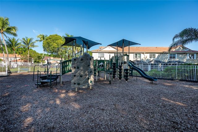 890 San Remo Dr, Weston, FL 33326