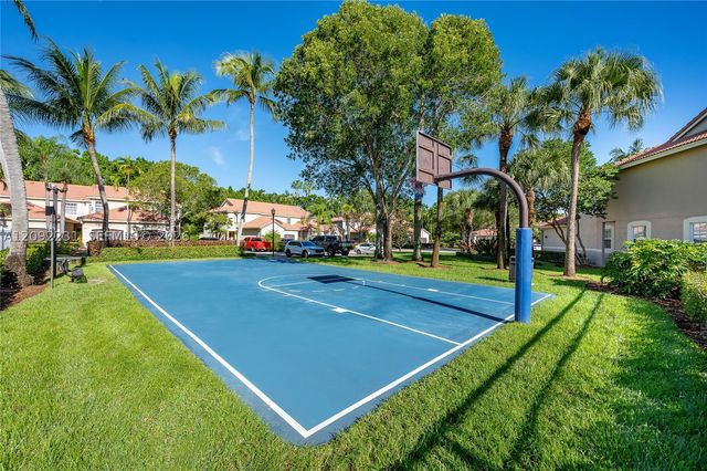 890 San Remo Dr, Weston, FL 33326