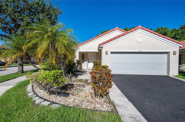 890 San Remo Dr, Weston, FL 33326